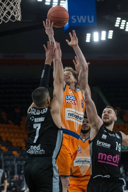 任后着力打 任后着力打